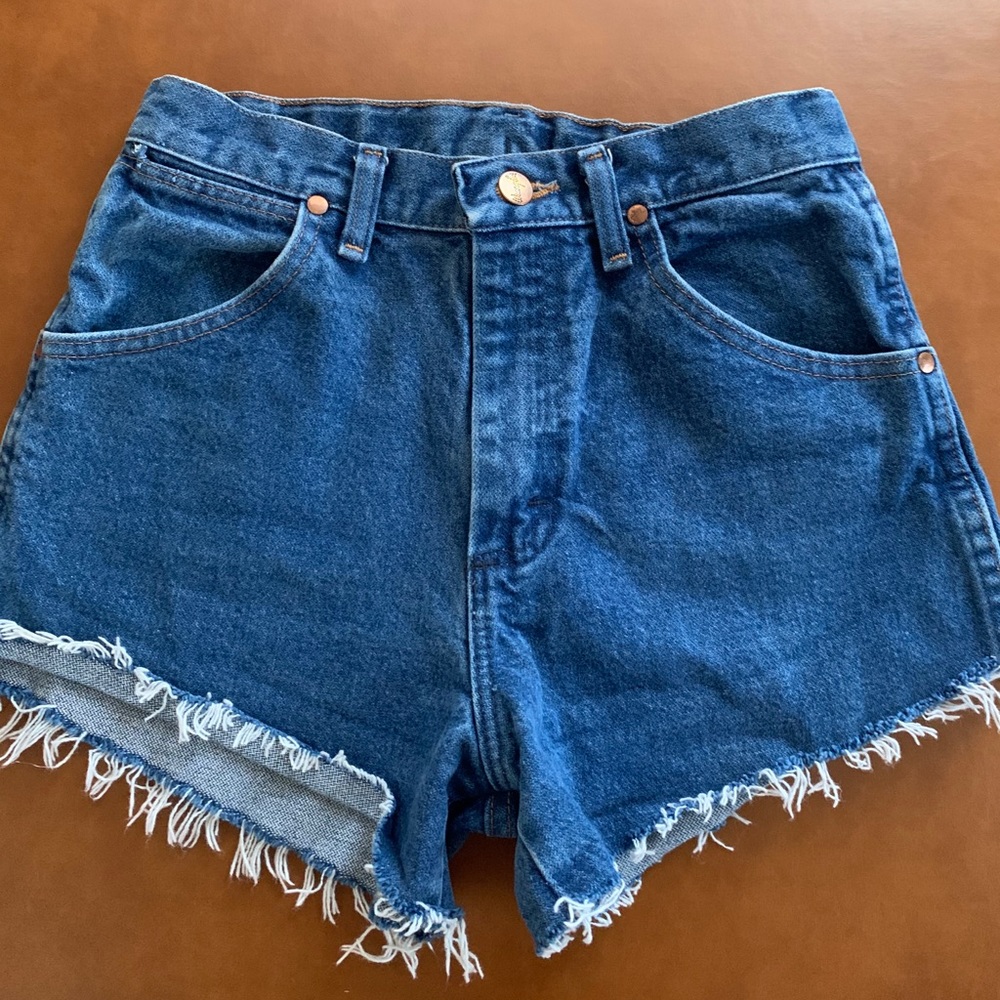 Cute Wrangler jean shorts!